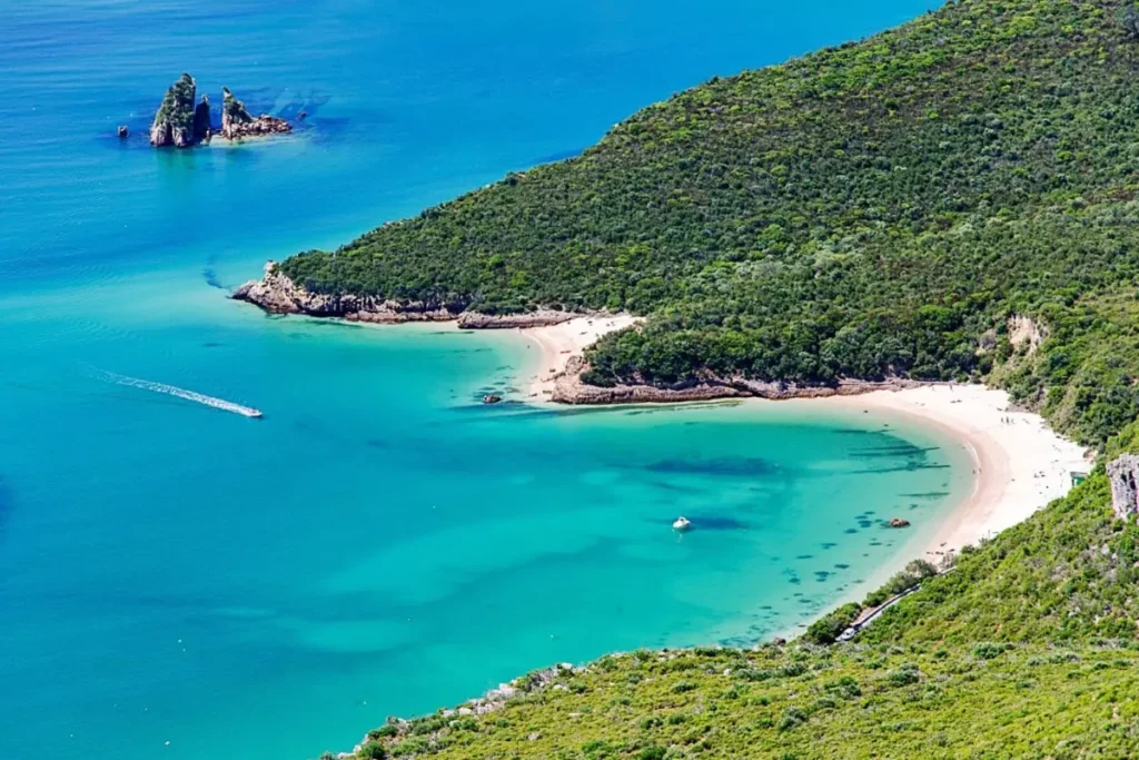 Turquoise water and limestone cliffs at Arrábida Natural Park, Portugal